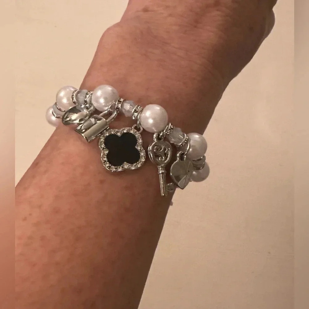 NWT Faux Pearl and ceramic charm stretch bracelet